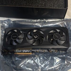 GIGABYTE AORUS Graphics Card - Black and Silver